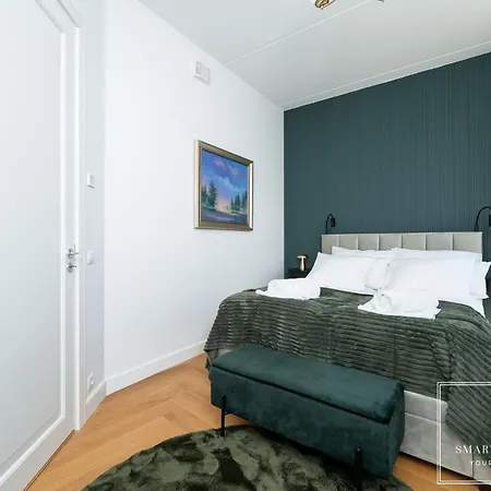 High-end 2br, Ambassador Building, Lift, Skyline View アパート *